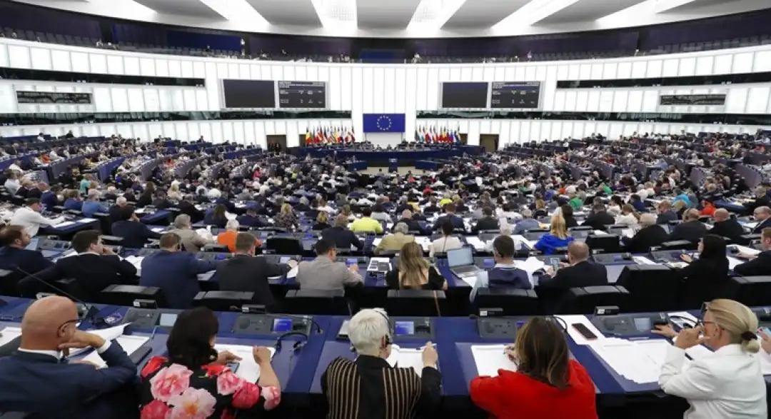 Европратениците денеска ги одобрија плановите за зголемување на производството на муниција и ракети во ЕУ и побрзо снабдување на Украина со муниција, објави Европскиот парламент