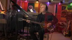 Нова песна на „Битлс“, произведена со мала помош од вештачката интелигенција и со вокалот на Џон Ленон, ќе биде објавена денеска.