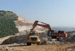 Изведувачот на автопатските делници на коридорите 8 и 10д (Тетово-Гостивар, Гостивар-Букојчани и Прилеп-Битола) во мај&nbsp; продолжил да извршува претежно работи за геотехнички истражни работи, п