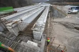 За градежната механизација во годината што измина имаше работа претежно во продолжување и заокружување на тековни инфаструктурни проекти во патната мрежа, некои почнати и пред повеќе години, 