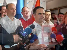 Opozita e bashkuar shqiptare sonte në konferencë për media ka falënderuar votuesit që dhanë votën e tyre për kandidatin e tyre për president Arben Taravari dhe pret që në zgjedhjet parlamenta