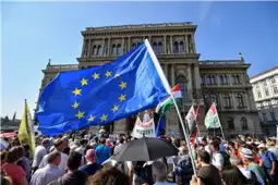 Клара Добрев, 49-годишна адвокатка, која се залага за поблиски односи со Европската унија, победи во првиот круг од предизборите на обединетата унгарска опозиција, која сака со заеднички сили