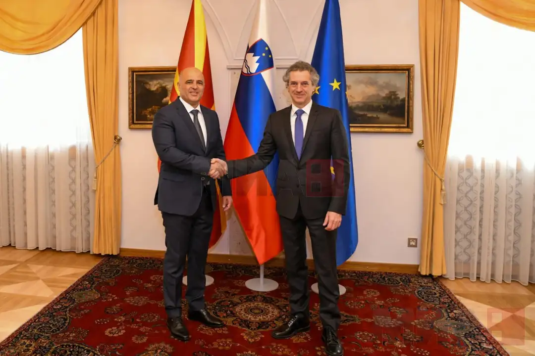 Kryetari i Qeverisë së Republikës së Maqedonisë së Veriut, Dimitar Kovaçevski, sot në kuadër të vizitës zyrtare, u takua me kryetarin e Qeverisë së Republikës së Sllovenisë, Robert Gollob, me