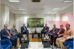 Liderët e Lidhjes Evropiane për Ndryshim (LEN), Izet Mexhiti., Bilal Kasami dhe Afrim Gashi dhe kryetari i Aleancës për Shqiptarët, Arben Taravari, sonte në Prishtinë kanë realizuar takim me 