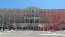 Атина општа На почетокот на месецов Грција укина голем дел од рестрикциите за спречување на ширењето на Ковид-19, а единствената мерка што сè уште е во сила е маската во затворени простори, јави дописнич