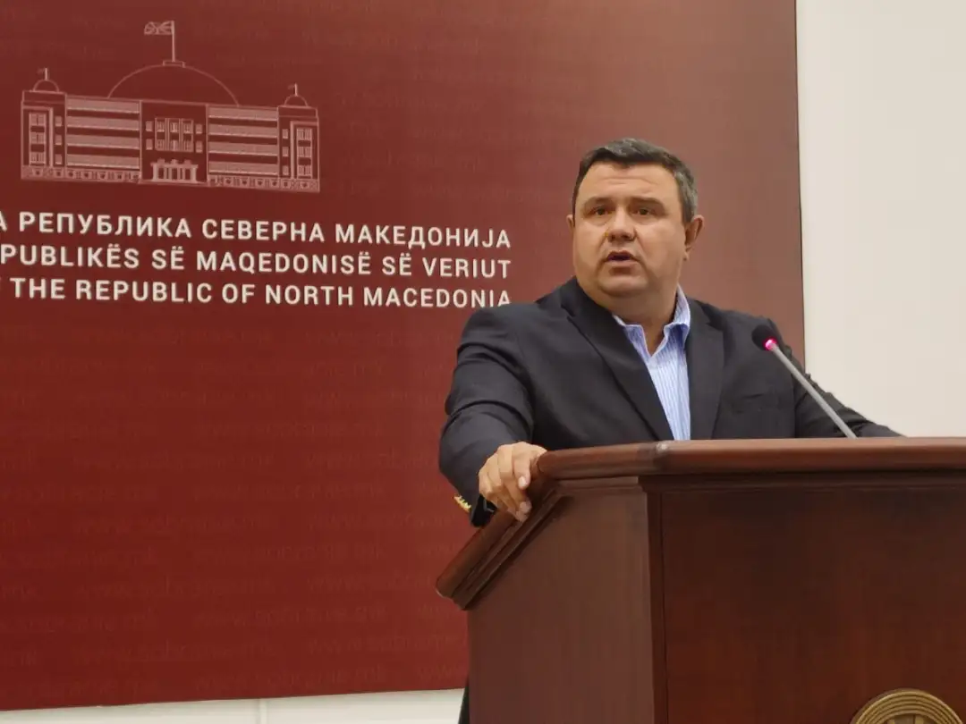 Пратеничката група на ВМРО-ДПМНЕ и коалицијата „Обнова за Македонија“ од претседателот на Собранието Талат Џафери бара да ја врати во Владата Информацијата за содржината на Предлог-преговарач