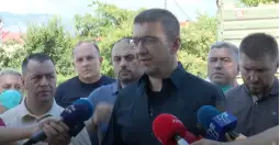 Мицкоски: За пожарот приведени четири лица, истрагата е во тек, преземени се сите мерки Премиерот Христијан Мицкоски апелира да се следат препораките од институците по пожарот во Трубарево, по чие избувнување потврди дека се приведени четири лица. Повикувајќи се на последните ме