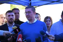 – Kryeministri Hristian Mickoski në prag të vizitës në Bruksel theksoi se në rend dite do të jetë Plani i rritjes, ndërsa nëse flitet për procesin e integrimeve evropiane do t’i mbrojë intere