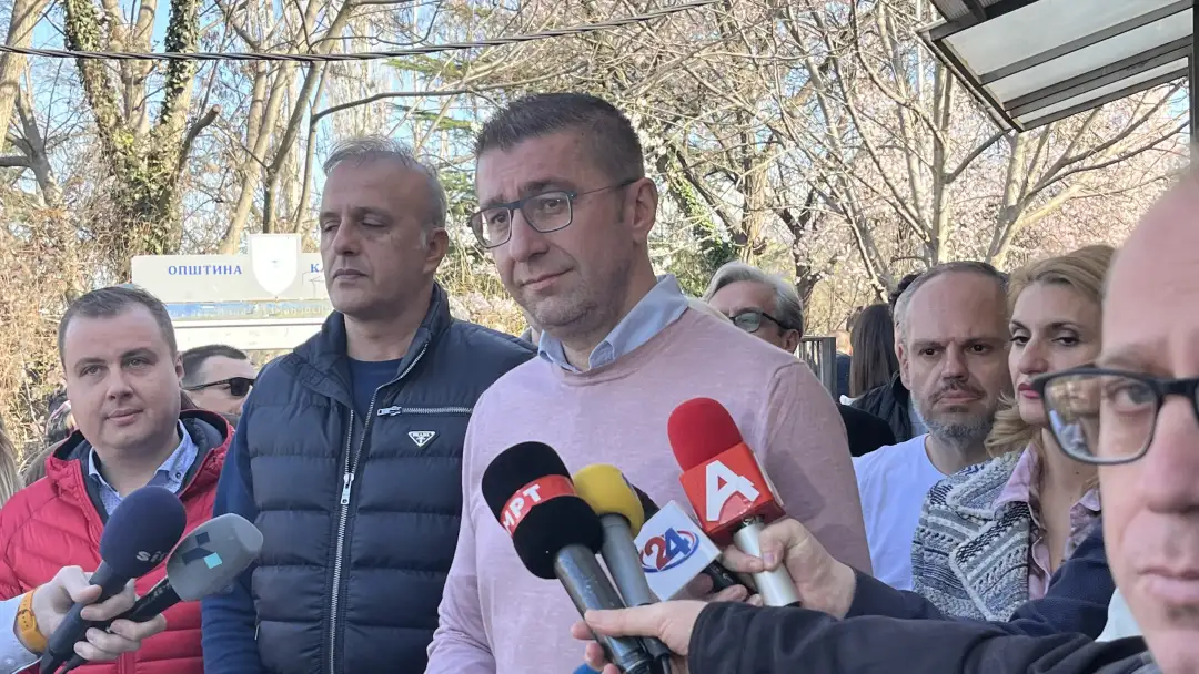 Pres fitore bindëse në raundin e parë me më shumë se 100.000 vota epërsi në raport të të plasuarit të  dytë Stevo Pendarovski, deklaroi kryetari i VMRO-DPMNE-së, Hristijan Mickoski, pas nënsh