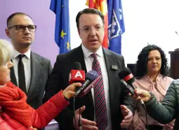 Николоски: Досега најсилен раст во авиосообраќајот, воведовме 23 нови линии, имаме рекордна бројка на патници, а годинава очекувам таа да порасне над 4 милиони Од изборот на Владата до денес имаме нови 23 директни летови, охридскиот и скопскиот аеродром поминаа 3,5 милиони патници, оваа година скопскиот аеродром очекувам да биде лидер во регионот со