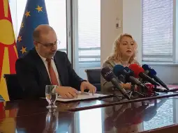 Rreth 80.000 kompani aktive në vend, biznesi gjithnjë e më shumë punon në mënyrë elektronike – Rreth 80.000 kompani janë aktive në vend, ndërsa për 40 për qind është rritur numri i atyre që në mënyrë elektronike parashtrojnë fatura, informon sot drejtoresha e Regjistrit Qendror, Anit