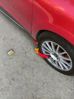 блокатори на тркала Солун