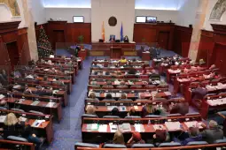 Собранието на Република Северна Македонија ја започна седницата за избор на новата техничка влада која треба да ги организира предвремените парламентарни избори. 