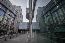 Претседателот на Европскиот парламент, Давид Сасоли, преку формално писмо соопшти дека во наредните три недели институцијата ќе работи забавено во обид да се намали ширењето на Ковид-19.