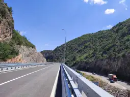 Пуштена е во употреба делницата Фариш - Дреново од експресниот пат А1, дел од коридорот 10д, се скратува времето за патување. Од денеска,  отворена е за сообраќај и оваа делница. 