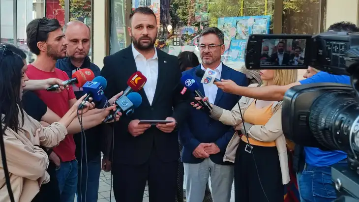 Ministri i Ekonomisë, Besar Durmishi paralajmëroi se deri nesër do të përgatitet një shportë e vjeshtës konsumatore me 100 prodhime, në bazë të së cilës do të bëhet simulim për kufizimin e çm