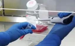 коронавирус вакцина Русија денеска соопшти дека ќе бидат потребни меѓу осум и 10 месеци за развој на вакцина против коронавирус, изјави рускиот министер за здравство Михаил Мурашко.