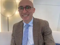 Многу подобро е помалку да јадете, ќе се чувствувате поздрави, отколку да се прејадете и да имате здравствени проблеми, вели во интервју за МИА, светскиот доктор, Македонецот од Тетово др Иво