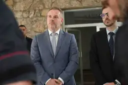 Свечено доделување на дипломи за обуката „Истрага на местото на настанот“ во Центарот за обука на полицијата во Идризово Директорот на Бирото за јавна безбедност Александар Јанев денеска заедно со помошник министерот за внатрешни работи и началник на Центарот за обука, Влатко Митковски и амбасадорот на Италија