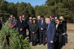 President Gordana Siljanovska-Davkova attended Tuesday an event commemorating the Holocaust of the Macedonian Jews at the Treblinka memorial in Poland. The President paid her respects to the 
