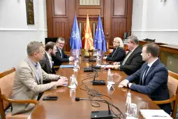 Координаторот на Пратеничката група на ВМРО-ДПМНЕ, Никола Мицевски и заменик-координаторите Дафина Стојаноска и Бојан Стојаноски денеска остварија средба со претставници од Фондацијата Конрад