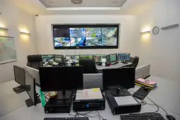 Во првите 12 часа од пробното функционирање на системот беа регистрирани 65.000 прекршоци од кои за поминување на црвено светло 2800 и нерегистриран автомобил 1000. Оваа алармантна бројка, ве