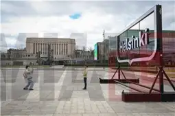 Хелсинки Судот во Финска денеска пресуди дека двајца новинари од најголемиот дневен весник „Хелсингин Саномат“ се виновни за објавување тајни воени податоци во редок казнен случај на ограничување на с