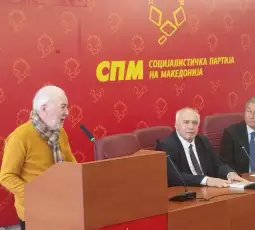 Тодор Чепреганов Македонскиот историчар Тодор Чепреганов вели дека денес сме доведедени во една апсурна ситуација доколку се направи паралела меѓу времето на комунизмот и денешната демократија. Тој нагласува