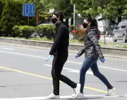 Во земјава се активни шестотини и шест случаи на лица заболени од корона вирус. Досега беа регистрирани 1.494 заболени од Ковид-19. Починаа 81 лице, а излекувани се 807 лица.Во земјава досега