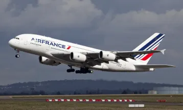 Париз: Пронајдено безживотно тело на патник во авион кој слетал од Абиџан