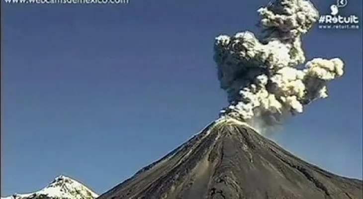 Ерупција на вулканот Попокатепетел во Мексико