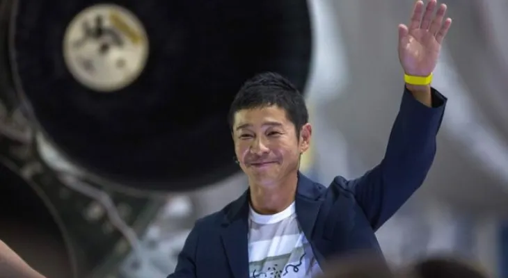 Милијардерот Маезава бара партнерка за патувањето во вселената