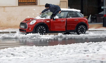 Повеќе од 200.000 домаќинства во Шпанија останаа без електрична енергија поради бурата Глорија