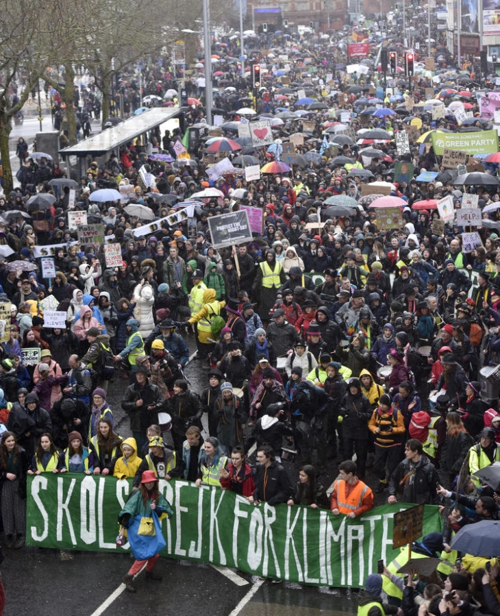 Масовни протести против климатските промени во Бристол