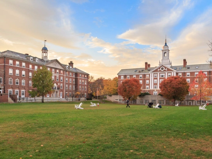 Харвард се затвора поради коронавирусот