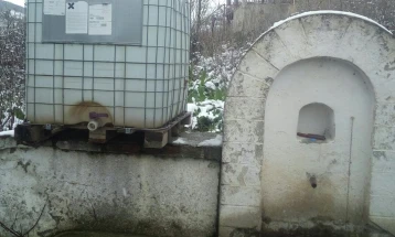 Општина Велес обезбеди амбалажирана вода за пиење и канистер со вода во селото Сопот