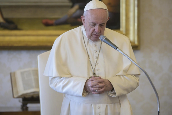Папата ги повика христијаните во светот да се молат за болните