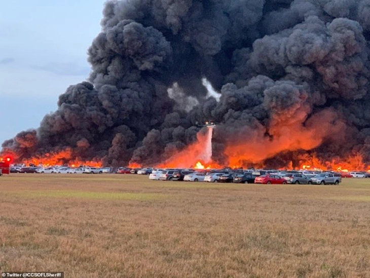 Во пожар на аеродром на Флорида запалени 3.500 рент-а-кар возила