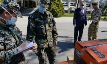 Британската амбасада донира опрема за Армијата во борбата против коронавирусот