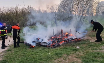 Запалeн летниковец во парк шумата Гази Баба