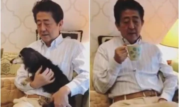 Видео на Шинѕо Абе со порака „седете дома“ предизвика негативни реакции