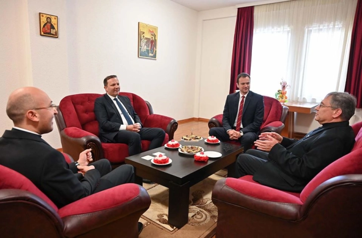 Премиерот Спасовски се сретна со бискупот скопски и епарх струмичко-скопски Стојанов