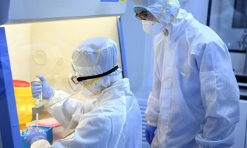Лекарите во Вухан загрижени поради што оздравените лица дури 70 дена се позитивни на Ковид-19