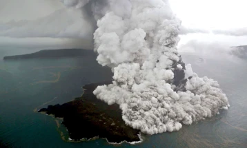 Активиран вулканот Анак Кракатау во Индонезија