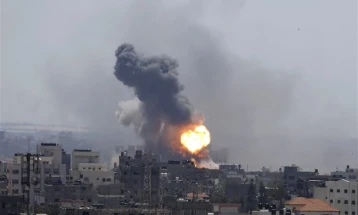 Израел одговори со воздушни напади на палестинските ракети