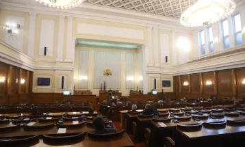Бугарските пратеници и министри се откажаа од платите за време на вонредната состојба