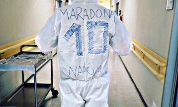 Лекар во Милано на скафандер напиша Мареадона и Наполи
