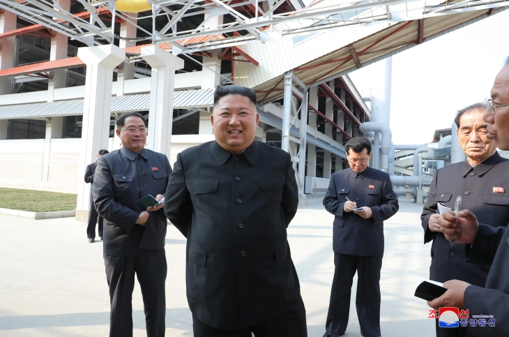Први фотографии на Ким Џонг-ун по 11 април (фото)