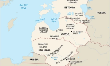Балтичките земји ги отвораат границите за своите граѓани