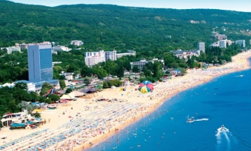 Бугарија од 13 мај ја отвора сезоната за домашни туристи, во преговори и за странски